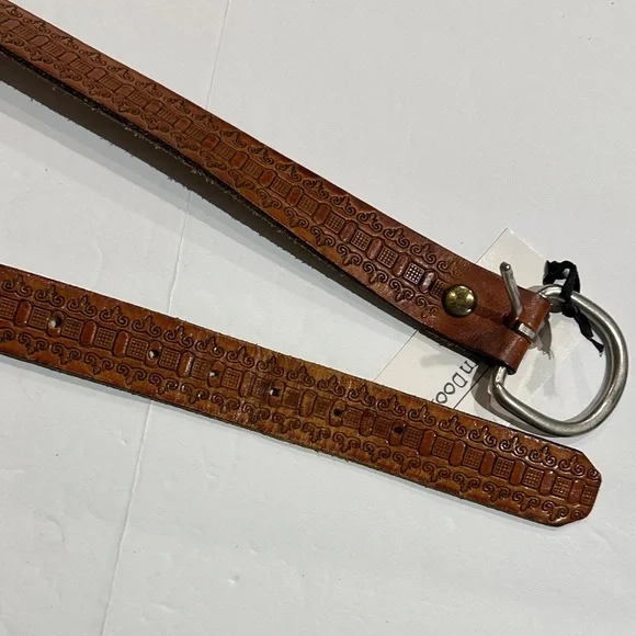 Vintage Brown tooled Leather Patterned Belt with Silver removable buckle 30-39” - Picture 3 of 6